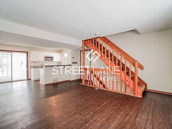 3rd image of 2916 Castlebrook Ave