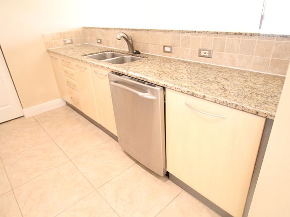 3rd image of 511 Lucerne Ave APT 313