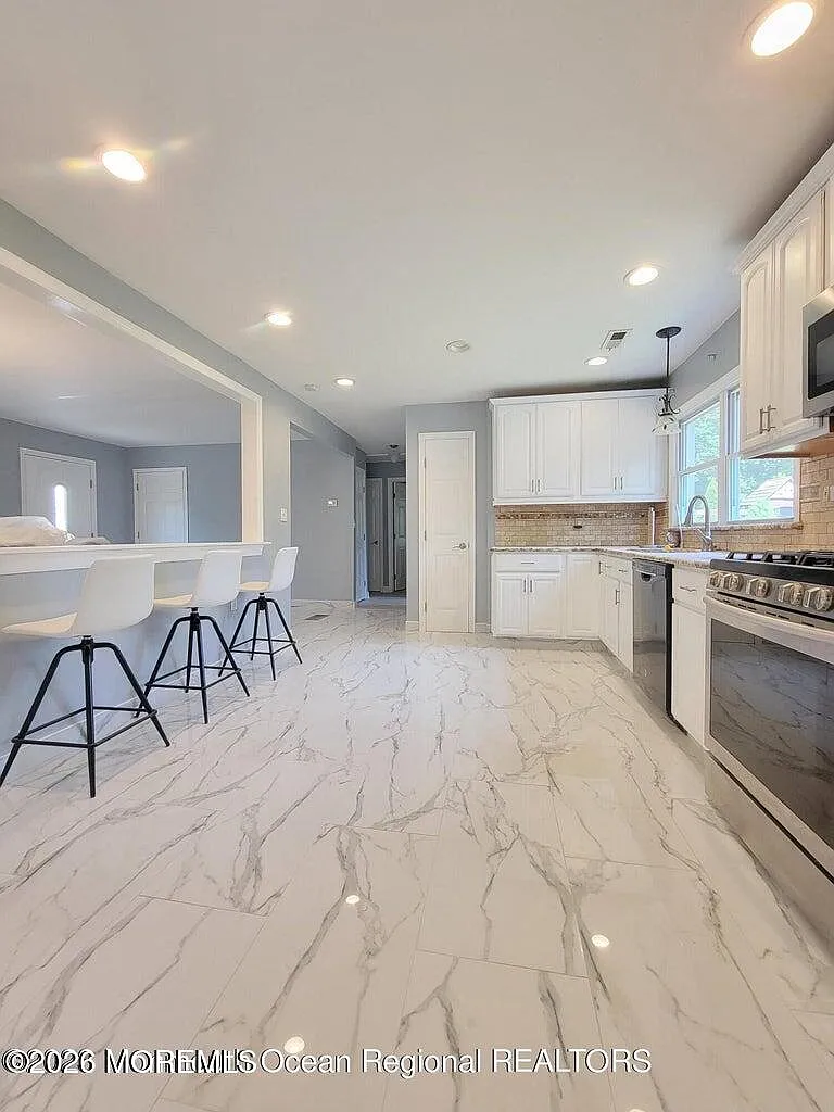 3 bed, $2,350 — Photo 3