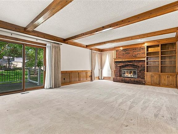 5th image of 1401 NW Fox Ridge Dr