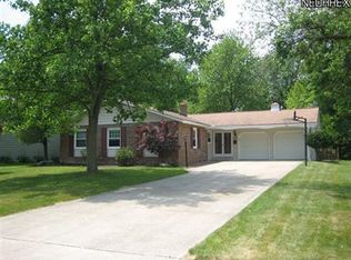 6170 Gareau Dr, North Olmsted, OH