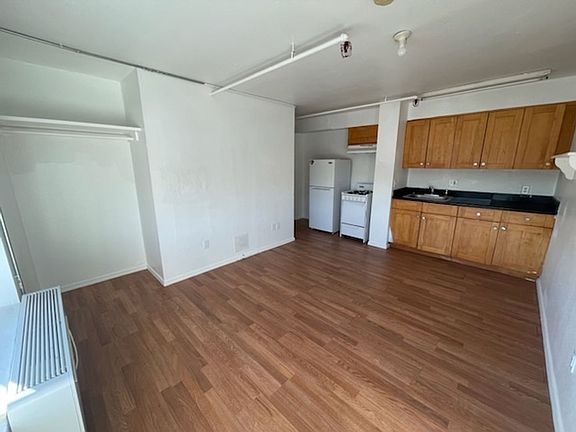 2nd image of 419 Georgia St #217