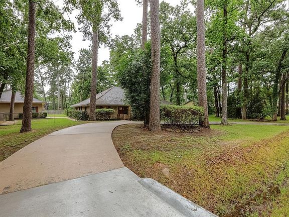 3rd image of 718 Golden Bear Ln