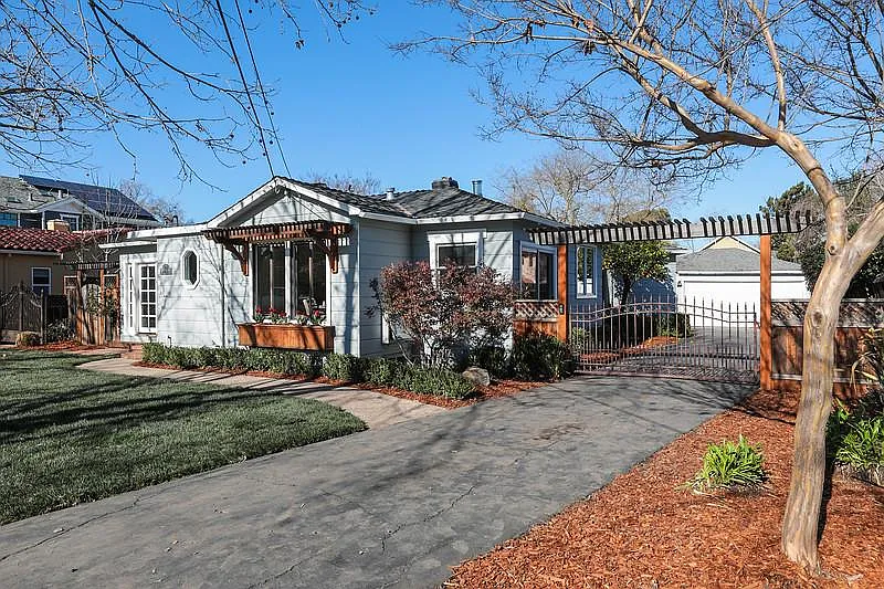 1300 Blewett Ave photo 1