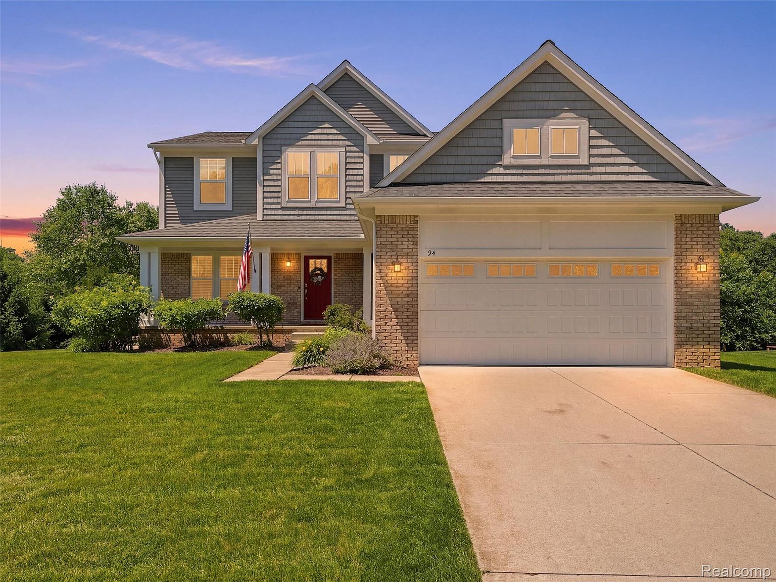 94 Blackberry Dr, White Lake, MI 48386