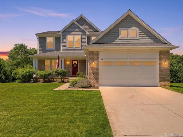 94 Blackberry Dr, White Lake, MI 48386