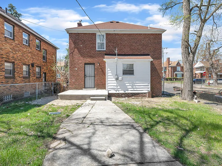 17214 Kentucky St — Photo 5