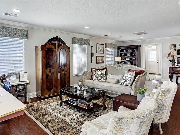 2nd image of 2713 Rosewood St