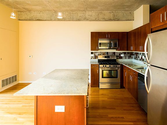 4th image of 1620 S Michigan Ave Unit 1019