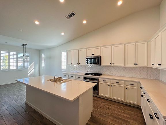 3rd image of 1810 Morley Way