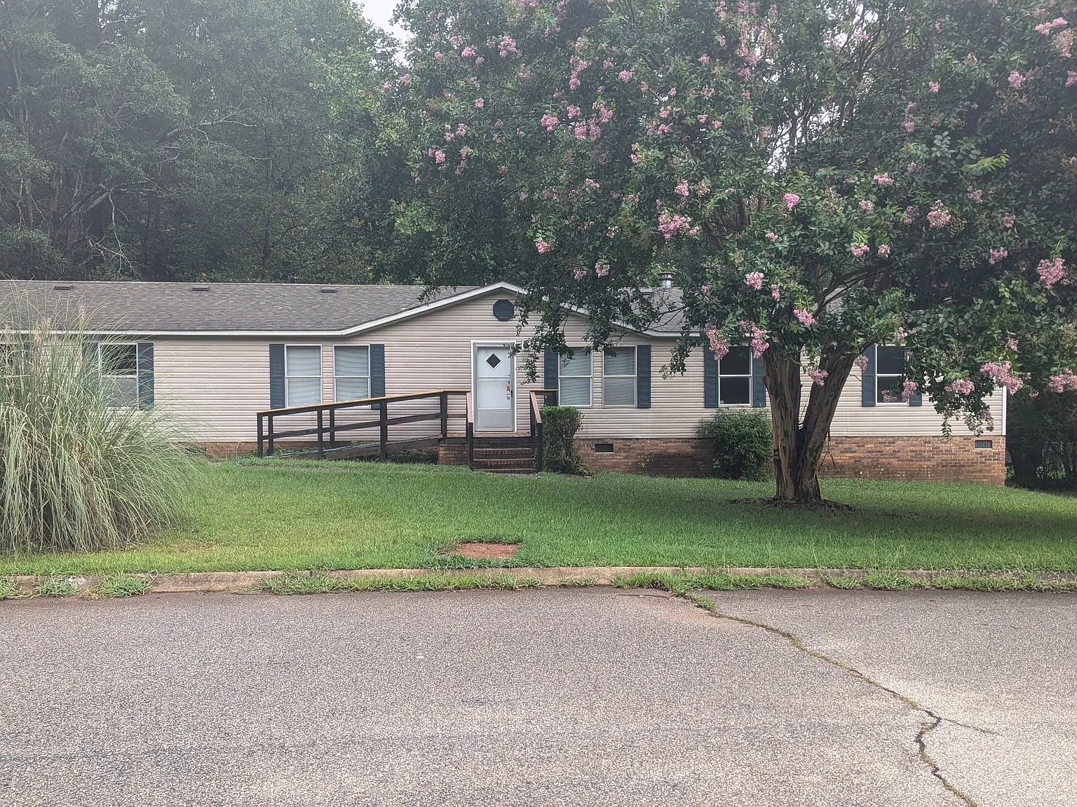 4 bed, 1960 sqft, $1,950 — Photo 1