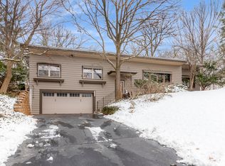 6389 Blackhawk Trl, Indian Head Park, IL