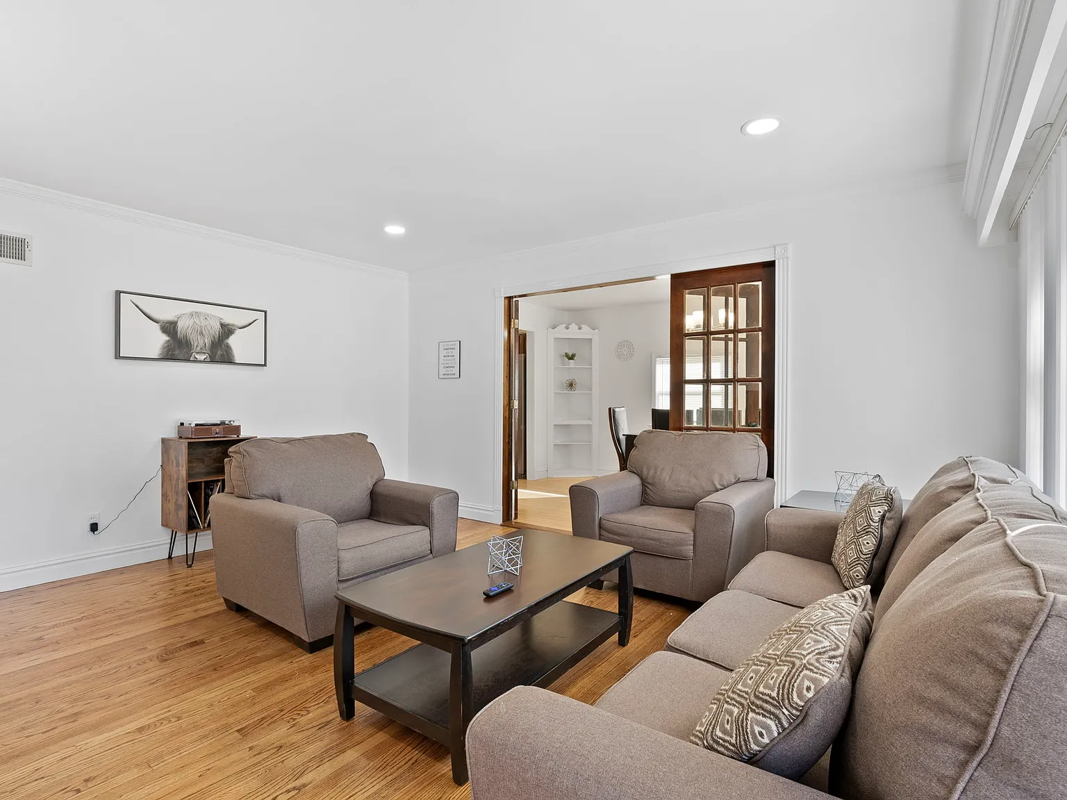 4 bed, 1700 sqft, $4,600 — Photo 3