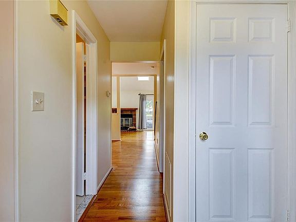 4th image of 70 Bayberry Dr