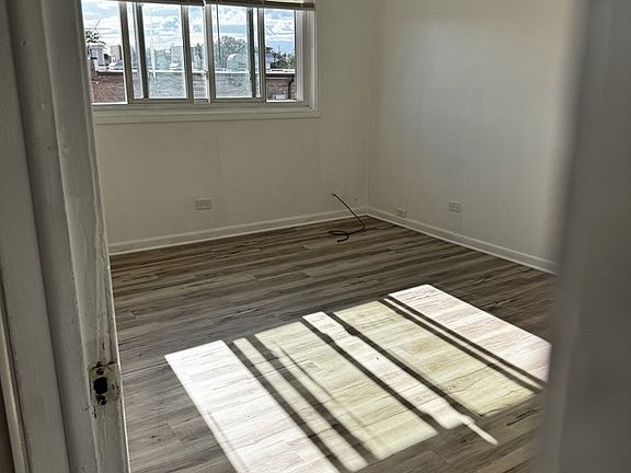 3rd image of 504 Roberts Dr #2D