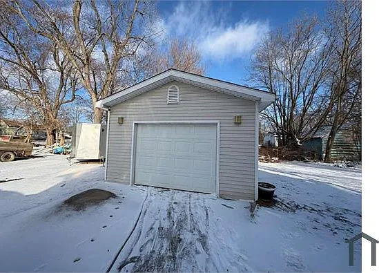 2037 Blades Ave — Photo 38