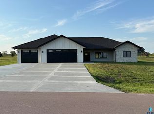 106 Caleb Ct, Parker, SD 57053