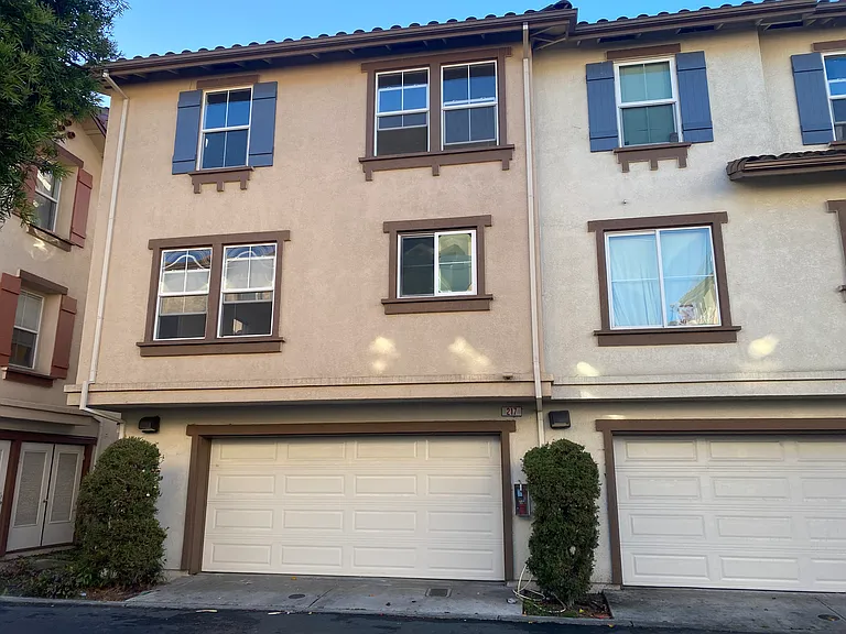 217 Santa Barbara St — Photo 3