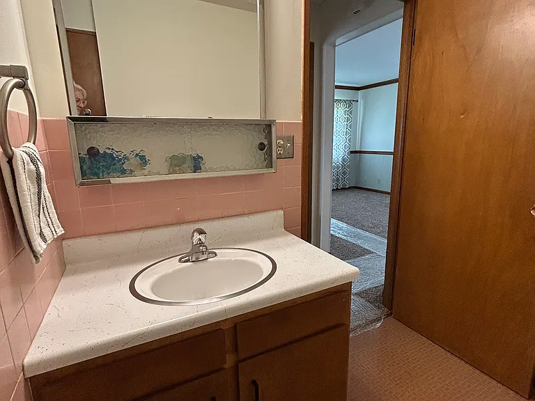 4917 N Maple St — Photo 17