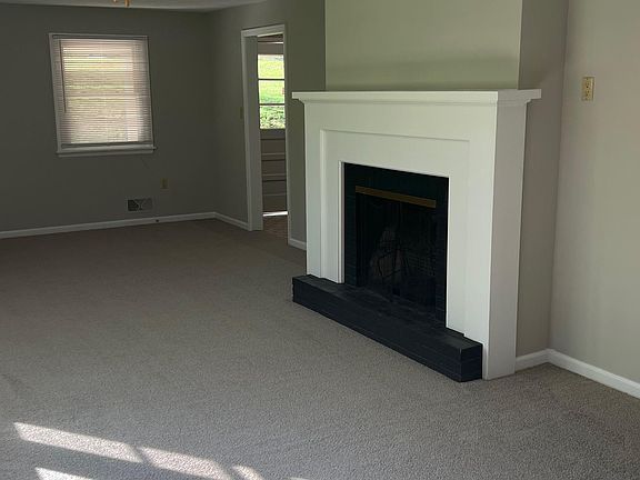 4th image of 1117 Woodcrest Dr