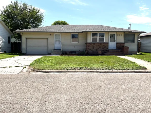 310 S Center Ave, Oakley, KS 67748