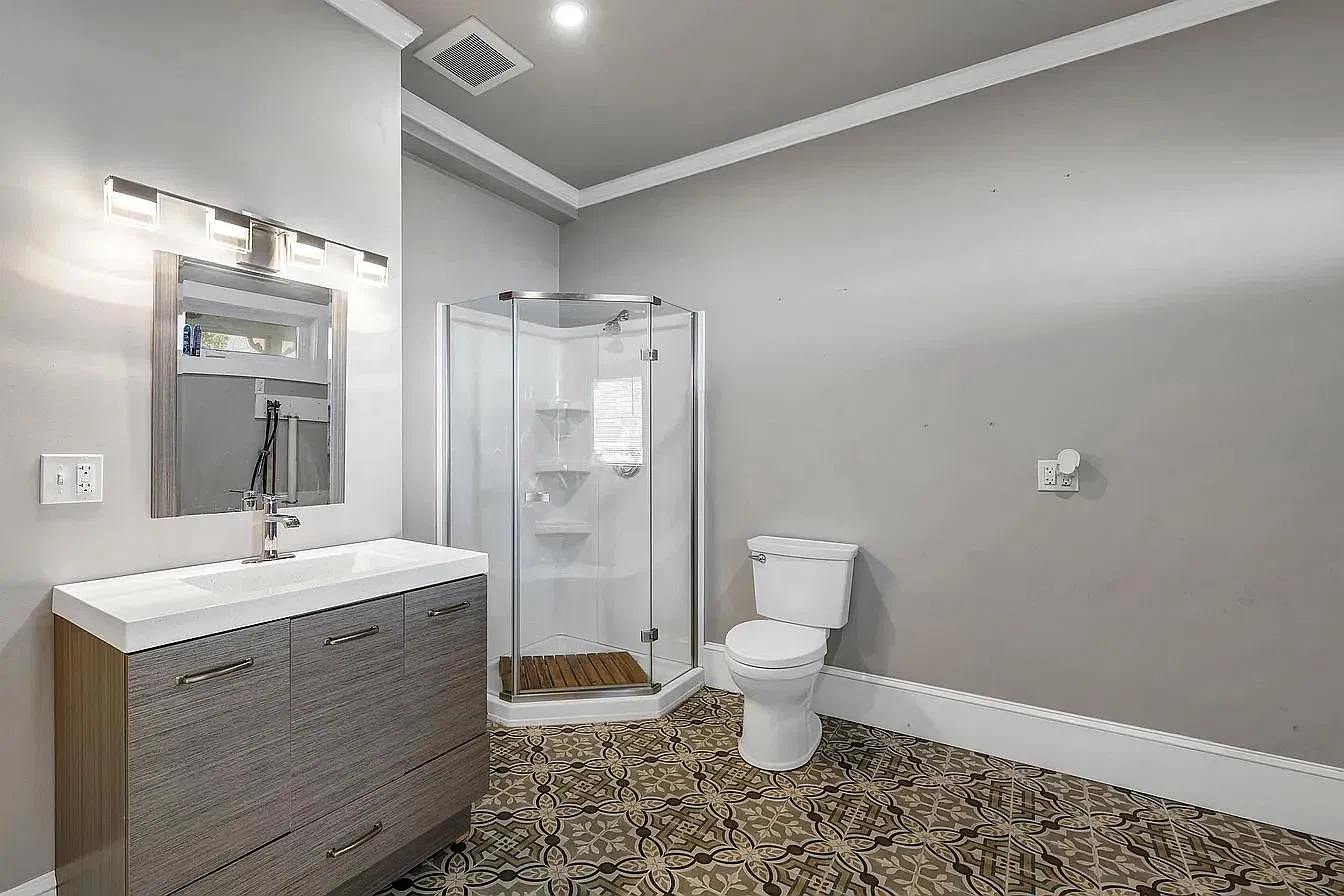 2 bed, 1000 sqft, $2,400 — Photo 3