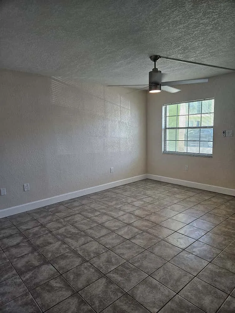 4414 N Clark Ave — Photo 4