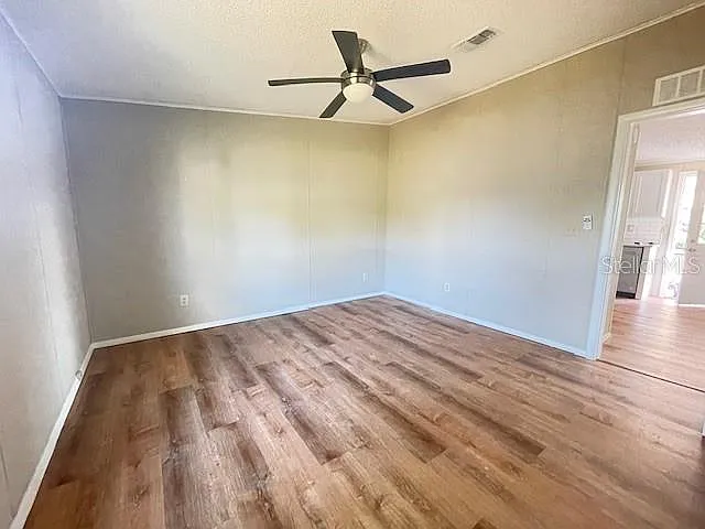 909 Orchid St — Photo 17