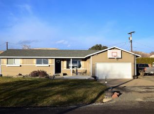 703 Cascadia Park Dr, Yakima, WA 98901