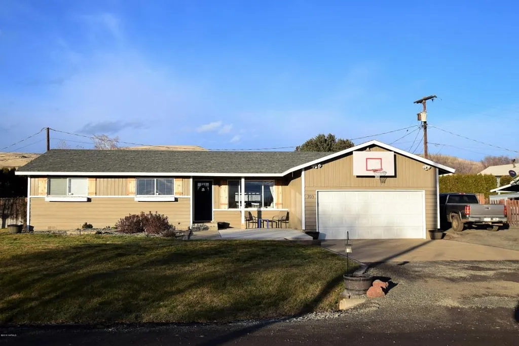 703 Cascadia Park Dr photo 1