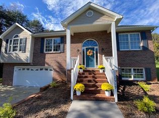 2919 5th Street Pl NE, Hickory, NC 28601