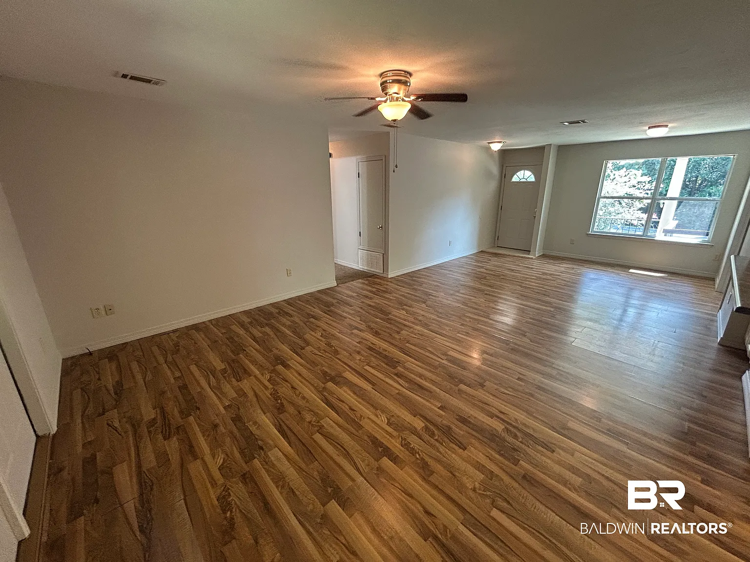 3 bed, 2.0 bath, 1450 sqft, $1,500 — Photo 4