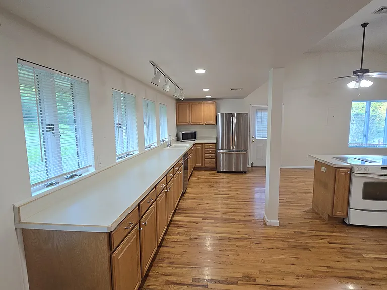 270 Station Rd — Photo 7