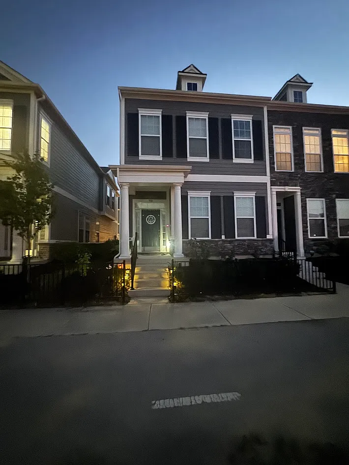 3 bed, 2.5 bath, 1738 sqft, $2,795 — Photo 2