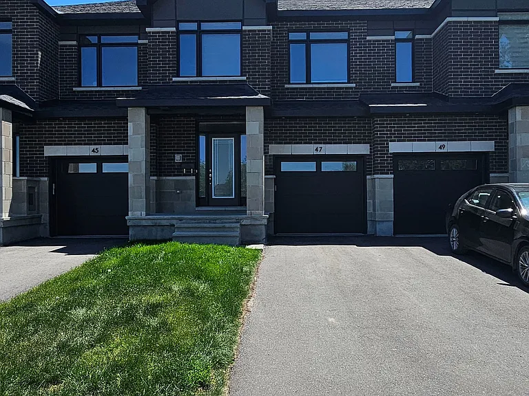 47 Moosonee Cres — Photo 1