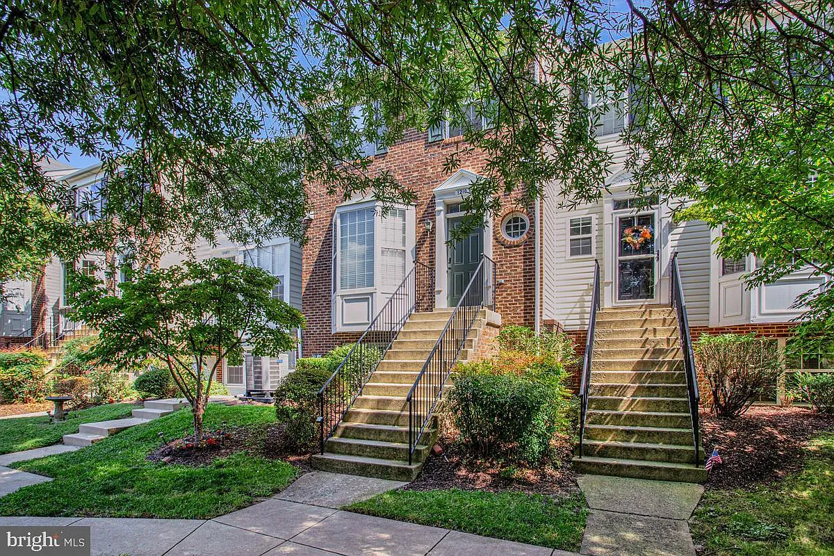 Nantucket Mews — Photo 1