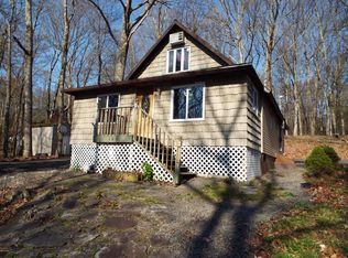 100 Cheyenne Rd, Shohola, PA 18458