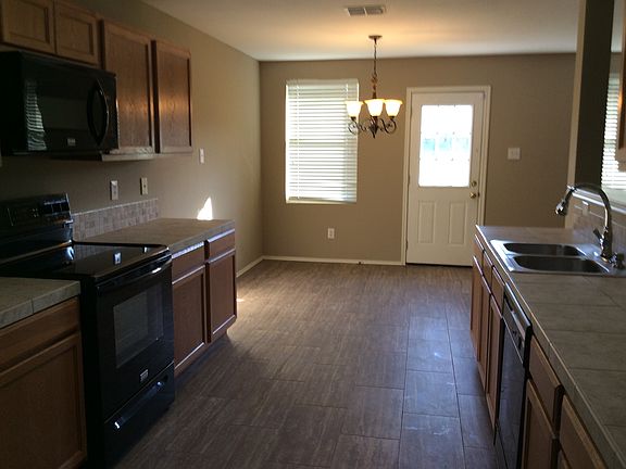3rd image of 1205 Cyprus Dr