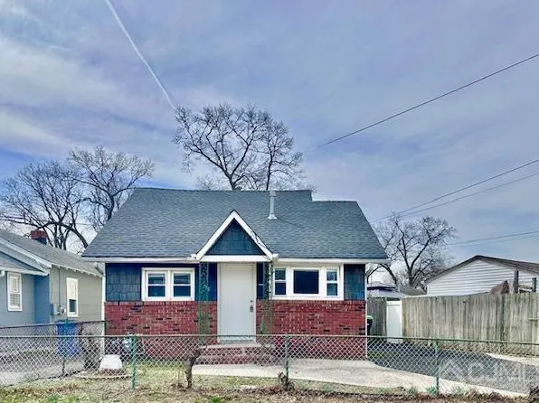 748 Hilltop Ave, Laurence Harbor, NJ 08879