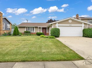 1832 W Locust Ln, Mount Prospect, IL 60056