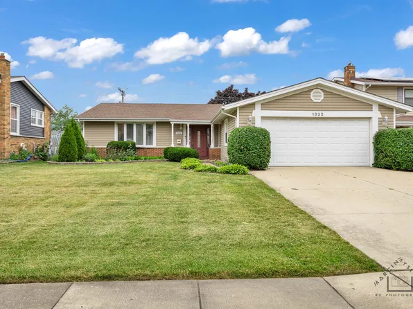 1832 W Locust Ln, Mount Prospect, IL 60056