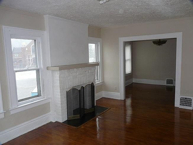 2-bdrm Living and Dining room