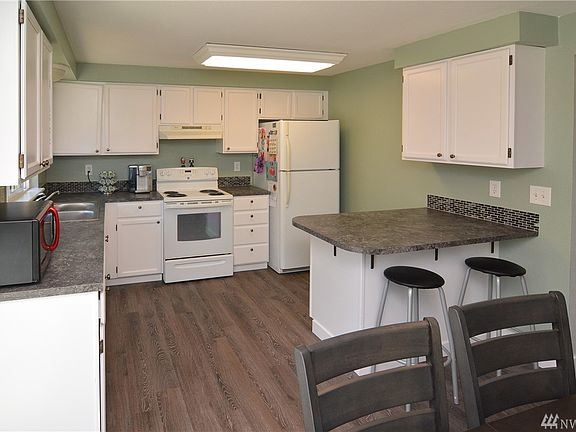 4th image of 938 Deerbrush Dr SE