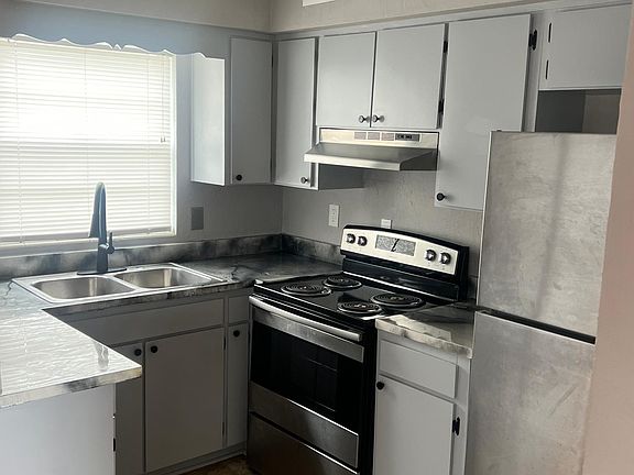 3rd image of 313 Country Club Oval APT 1