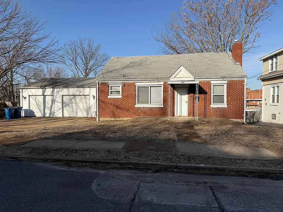 2637 Lyle Ave