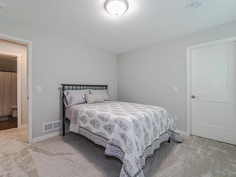 5145 Ranchview Ln N — Photo 29