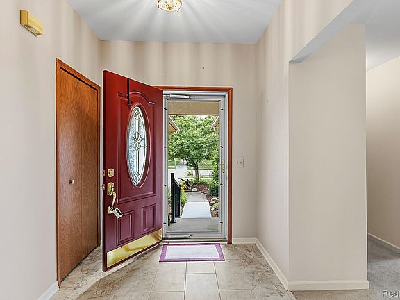 3rd image of 39202 Lorien Dr