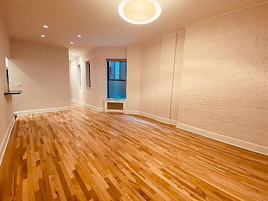 3rd image of 652 Amsterdam Ave APT 4A