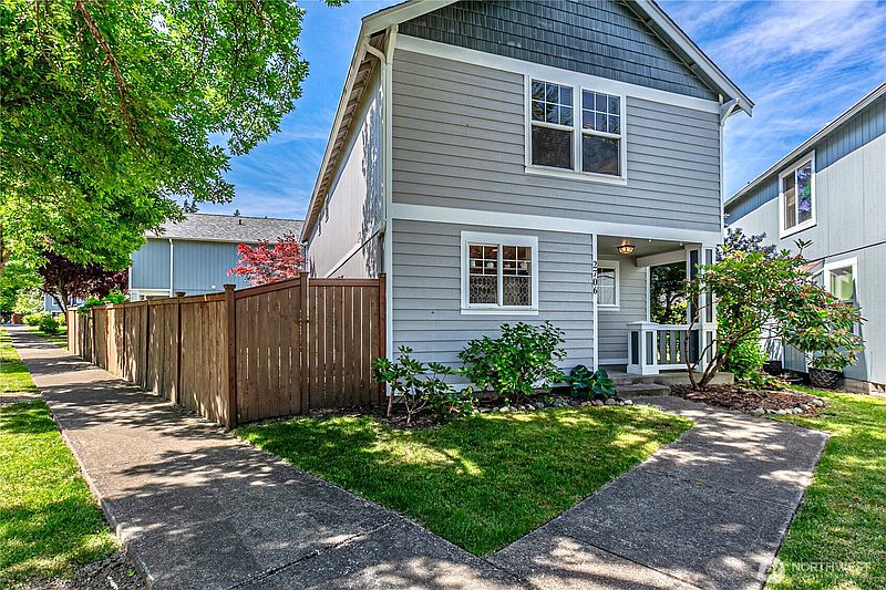 3rd image of 2706 9th Street SE