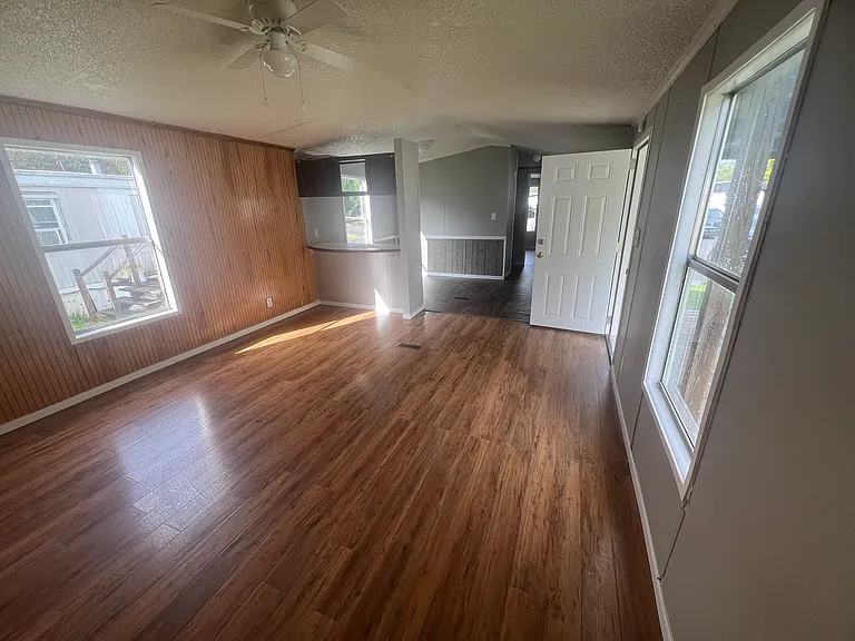 182 Thor Ln — Photo 2